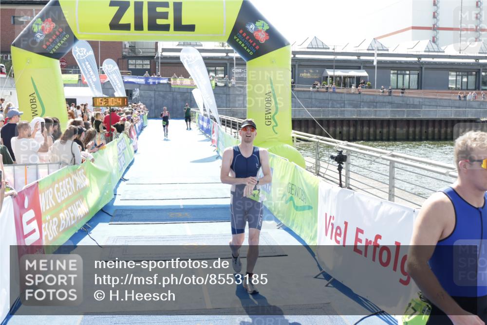 10.08.2025 - GEWOBA Citytriathlon Bremen H.Heesch http://msf.ph/oto/8553185 10.08.2025 15:10:45 Ziel 17, 261, 304 meine-sportfotos.de