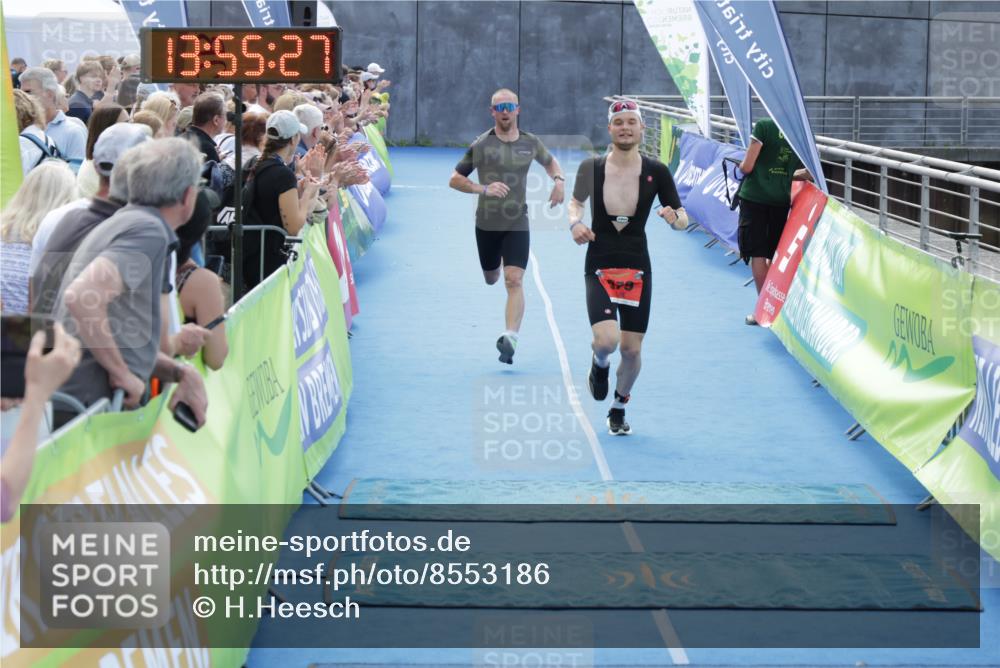 10.08.2025 - GEWOBA Citytriathlon Bremen H.Heesch http://msf.ph/oto/8553186 10.08.2025 13:55:31 Ziel 579, 694 meine-sportfotos.de