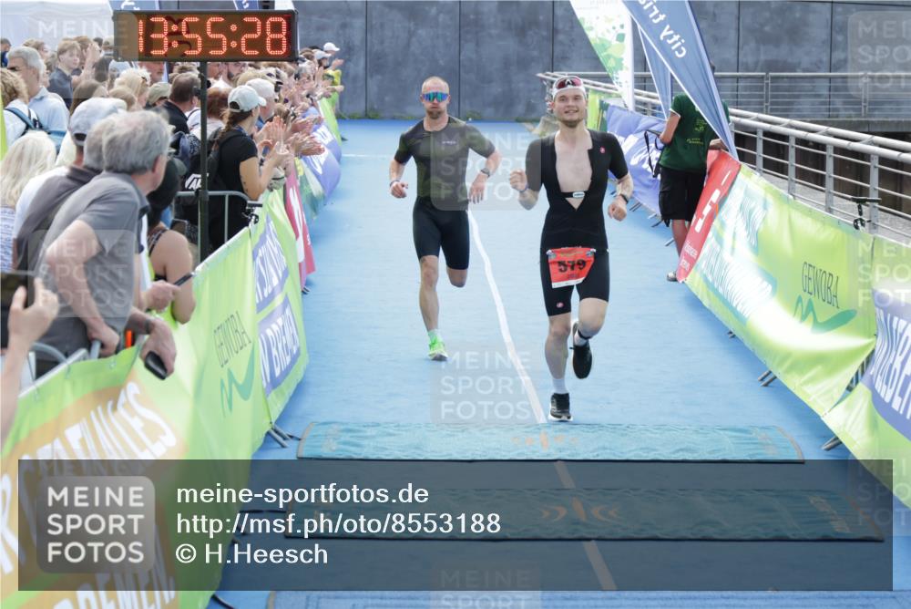 10.08.2025 - GEWOBA Citytriathlon Bremen H.Heesch http://msf.ph/oto/8553188 10.08.2025 13:55:31 Ziel 579, 694 meine-sportfotos.de