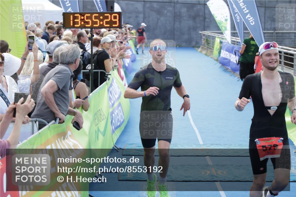 10.08.2025 - GEWOBA Citytriathlon Bremen H.Heesch http://msf.ph/oto/8553192 10.08.2025 13:55:33 Ziel 579, 694 meine-sportfotos.de