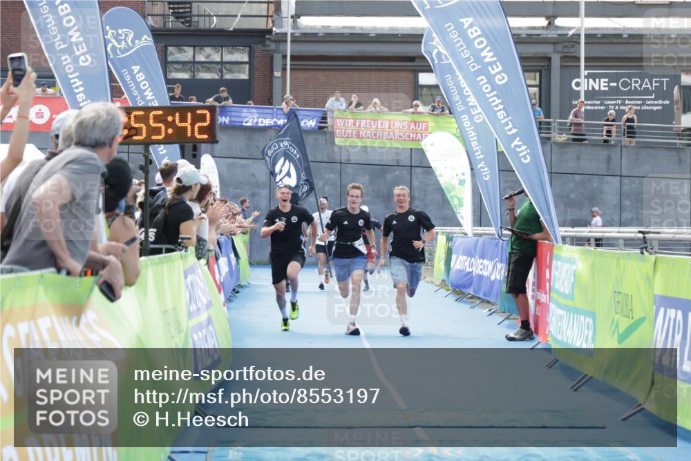10.08.2025 - GEWOBA Citytriathlon Bremen H.Heesch http://msf.ph/oto/8553197 10.08.2025 13:55:46 Ziel 1022 meine-sportfotos.de