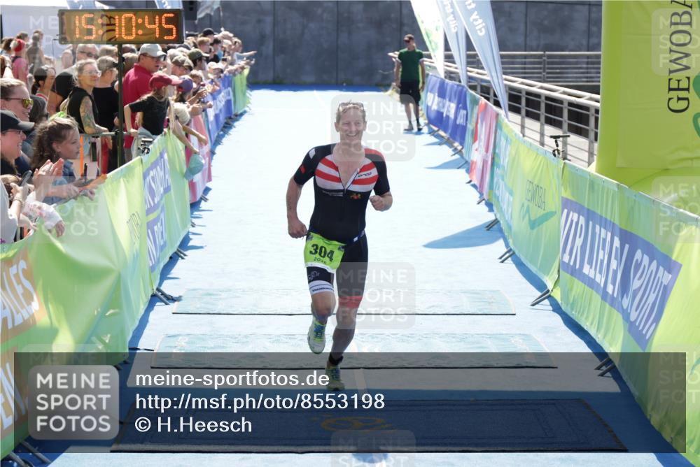 10.08.2025 - GEWOBA Citytriathlon Bremen H.Heesch http://msf.ph/oto/8553198 10.08.2025 15:10:49 Ziel 261, 304 meine-sportfotos.de