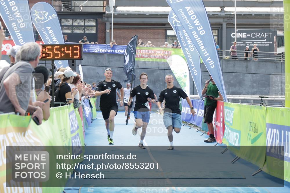 10.08.2025 - GEWOBA Citytriathlon Bremen H.Heesch http://msf.ph/oto/8553201 10.08.2025 13:55:47 Ziel 1022 meine-sportfotos.de
