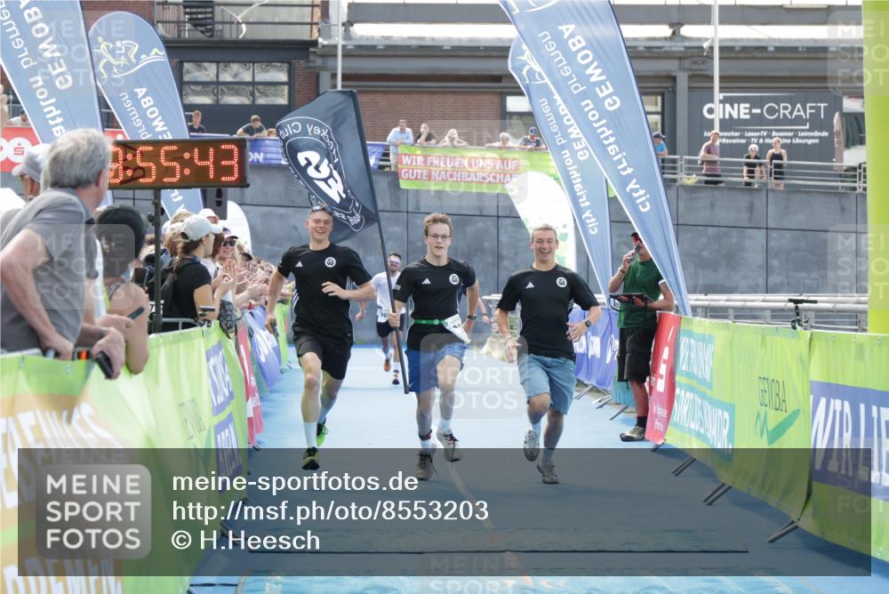 10.08.2025 - GEWOBA Citytriathlon Bremen H.Heesch http://msf.ph/oto/8553203 10.08.2025 13:55:47 Ziel 1022 meine-sportfotos.de