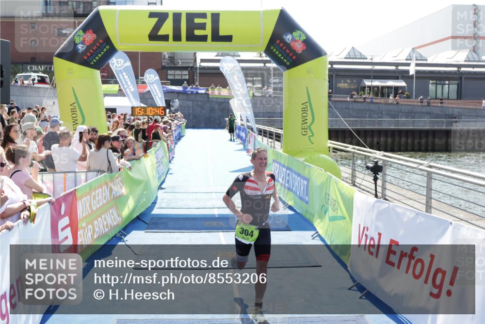 10.08.2025 - GEWOBA Citytriathlon Bremen H.Heesch http://msf.ph/oto/8553206 10.08.2025 15:10:50 Ziel 261, 304 meine-sportfotos.de