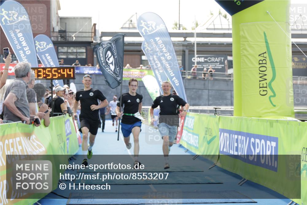 10.08.2025 - GEWOBA Citytriathlon Bremen H.Heesch http://msf.ph/oto/8553207 10.08.2025 13:55:48 Ziel 1022 meine-sportfotos.de