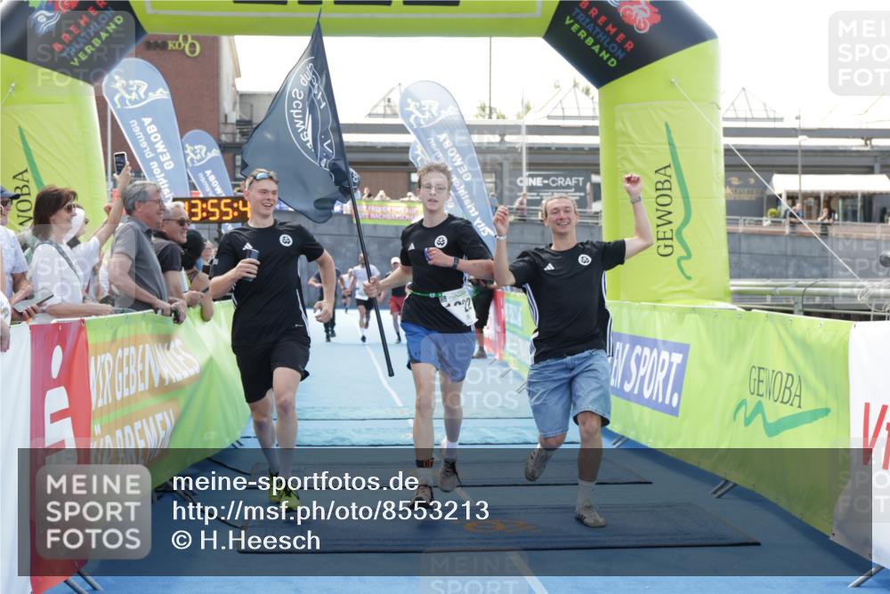 10.08.2025 - GEWOBA Citytriathlon Bremen H.Heesch http://msf.ph/oto/8553213 10.08.2025 13:55:49 Ziel 1020, 1022 meine-sportfotos.de