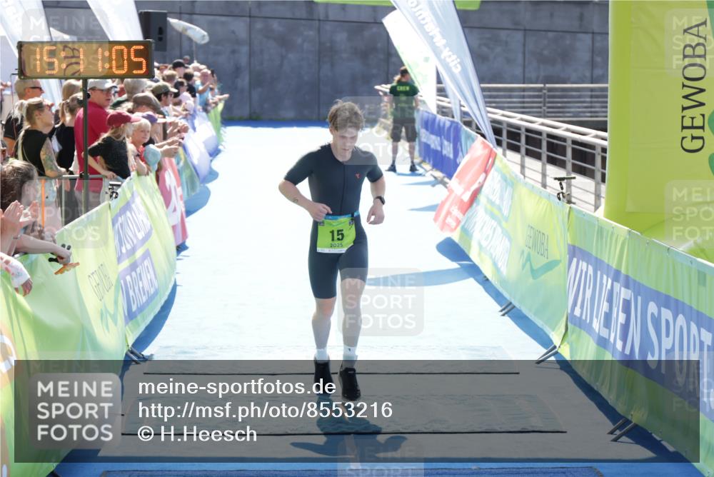 10.08.2025 - GEWOBA Citytriathlon Bremen H.Heesch http://msf.ph/oto/8553216 10.08.2025 15:11:09 Ziel 15 meine-sportfotos.de