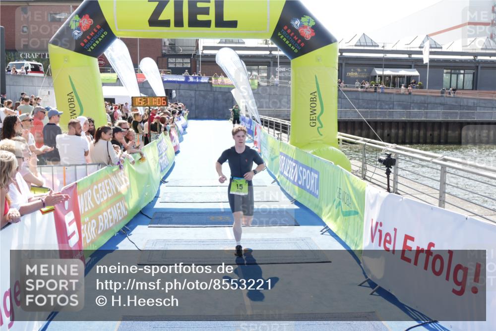 10.08.2025 - GEWOBA Citytriathlon Bremen H.Heesch http://msf.ph/oto/8553221 10.08.2025 15:11:10 Ziel 15 meine-sportfotos.de
