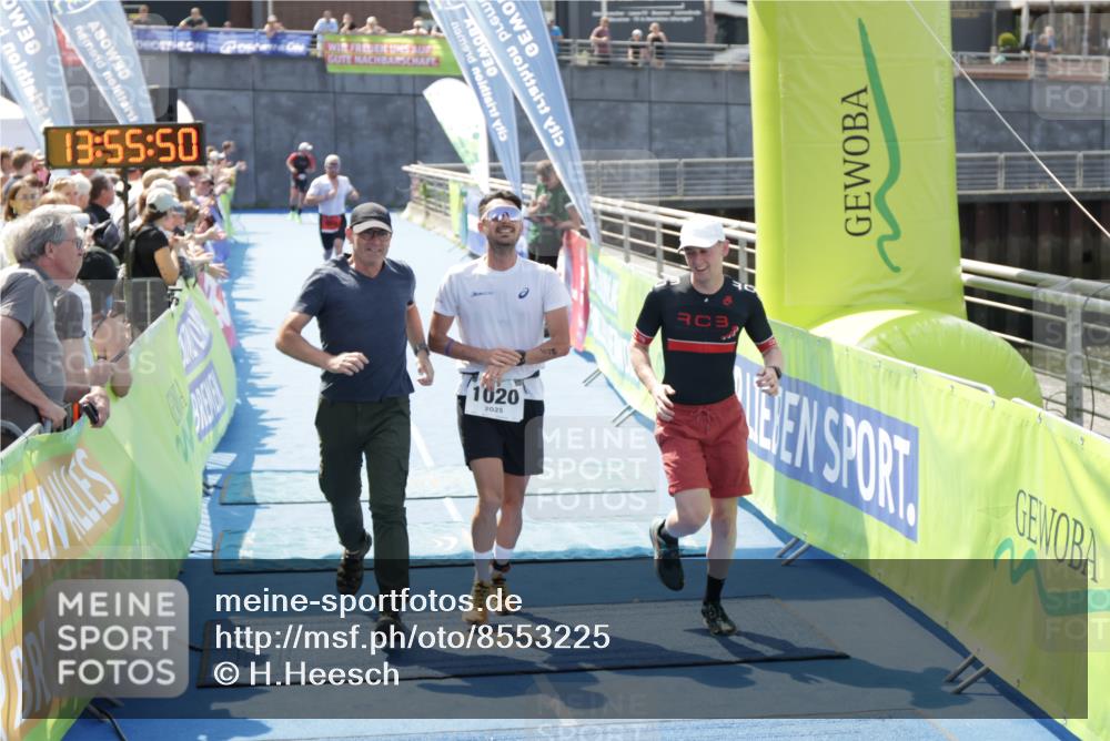 10.08.2025 - GEWOBA Citytriathlon Bremen H.Heesch http://msf.ph/oto/8553225 10.08.2025 13:55:53 Ziel 1020, 1022 meine-sportfotos.de