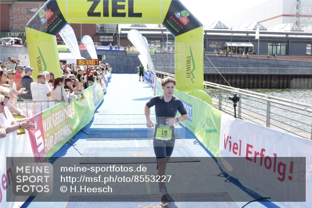 10.08.2025 - GEWOBA Citytriathlon Bremen H.Heesch http://msf.ph/oto/8553227 10.08.2025 15:11:11 Ziel 15 meine-sportfotos.de