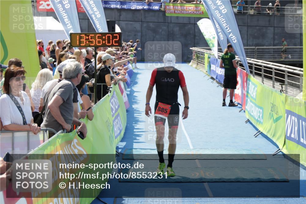 10.08.2025 - GEWOBA Citytriathlon Bremen H.Heesch http://msf.ph/oto/8553231 10.08.2025 13:56:06 Ziel 669, 885 meine-sportfotos.de