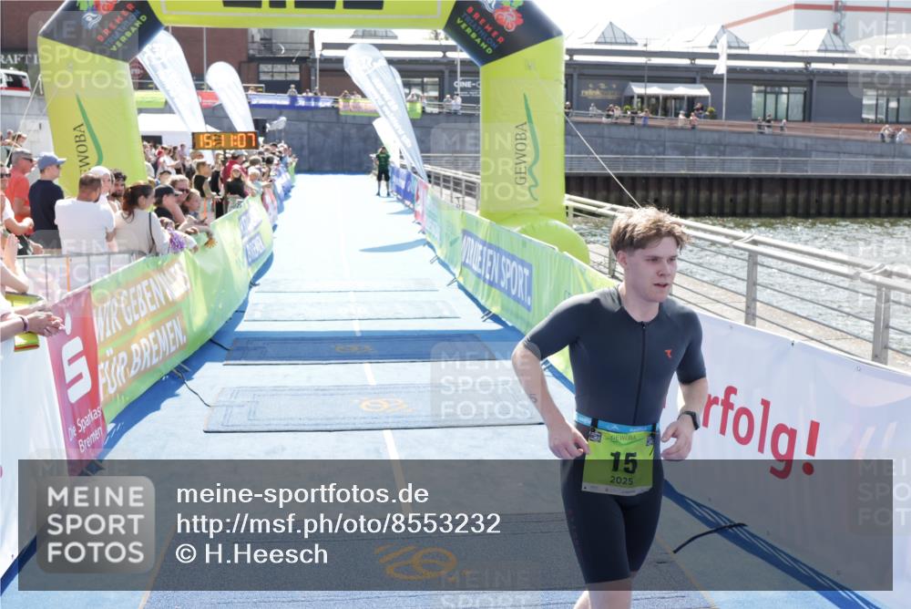 10.08.2025 - GEWOBA Citytriathlon Bremen H.Heesch http://msf.ph/oto/8553232 10.08.2025 15:11:11 Ziel 15 meine-sportfotos.de