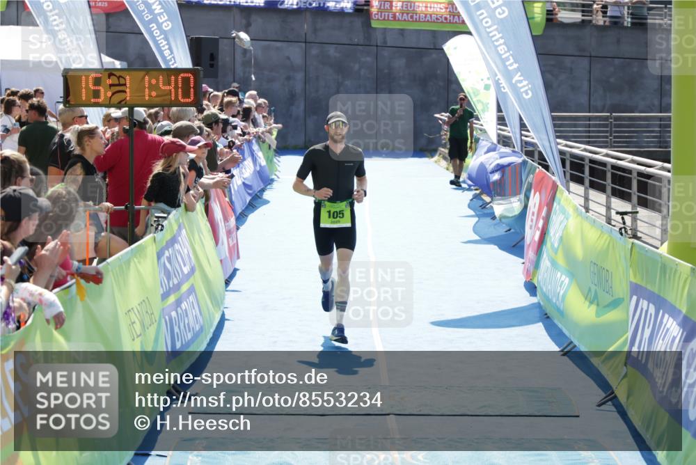 10.08.2025 - GEWOBA Citytriathlon Bremen H.Heesch http://msf.ph/oto/8553234 10.08.2025 15:11:44 Ziel 105 meine-sportfotos.de