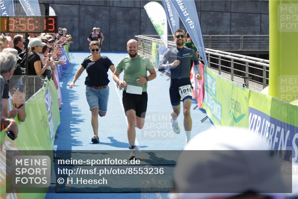 10.08.2025 - GEWOBA Citytriathlon Bremen H.Heesch http://msf.ph/oto/8553236 10.08.2025 13:56:17 Ziel 1010 meine-sportfotos.de