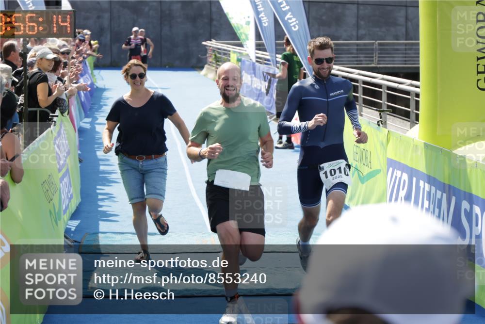 10.08.2025 - GEWOBA Citytriathlon Bremen H.Heesch http://msf.ph/oto/8553240 10.08.2025 13:56:17 Ziel 1010 meine-sportfotos.de