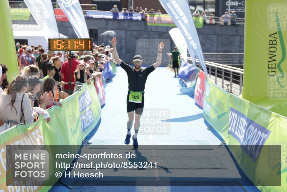 10.08.2025 - GEWOBA Citytriathlon Bremen H.Heesch http://msf.ph/oto/8553241 10.08.2025 15:11:45 Ziel 105 meine-sportfotos.de