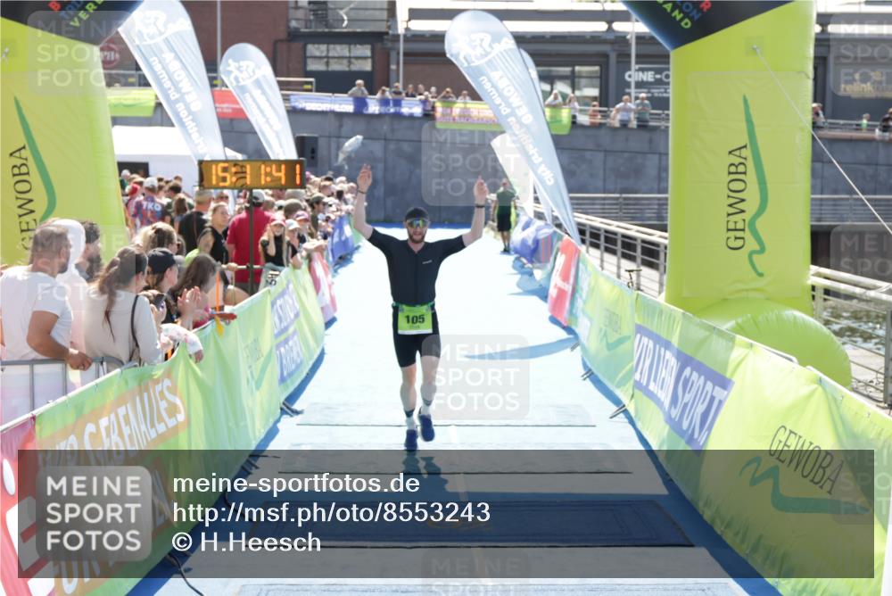 10.08.2025 - GEWOBA Citytriathlon Bremen H.Heesch http://msf.ph/oto/8553243 10.08.2025 15:11:45 Ziel 105 meine-sportfotos.de