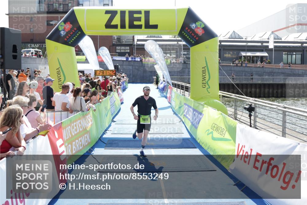 10.08.2025 - GEWOBA Citytriathlon Bremen H.Heesch http://msf.ph/oto/8553249 10.08.2025 15:11:46 Ziel 105 meine-sportfotos.de