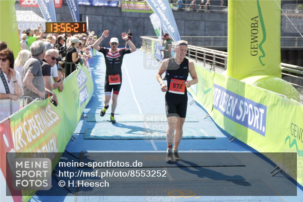10.08.2025 - GEWOBA Citytriathlon Bremen H.Heesch http://msf.ph/oto/8553252 10.08.2025 13:56:25 Ziel 559, 572, 1010 meine-sportfotos.de