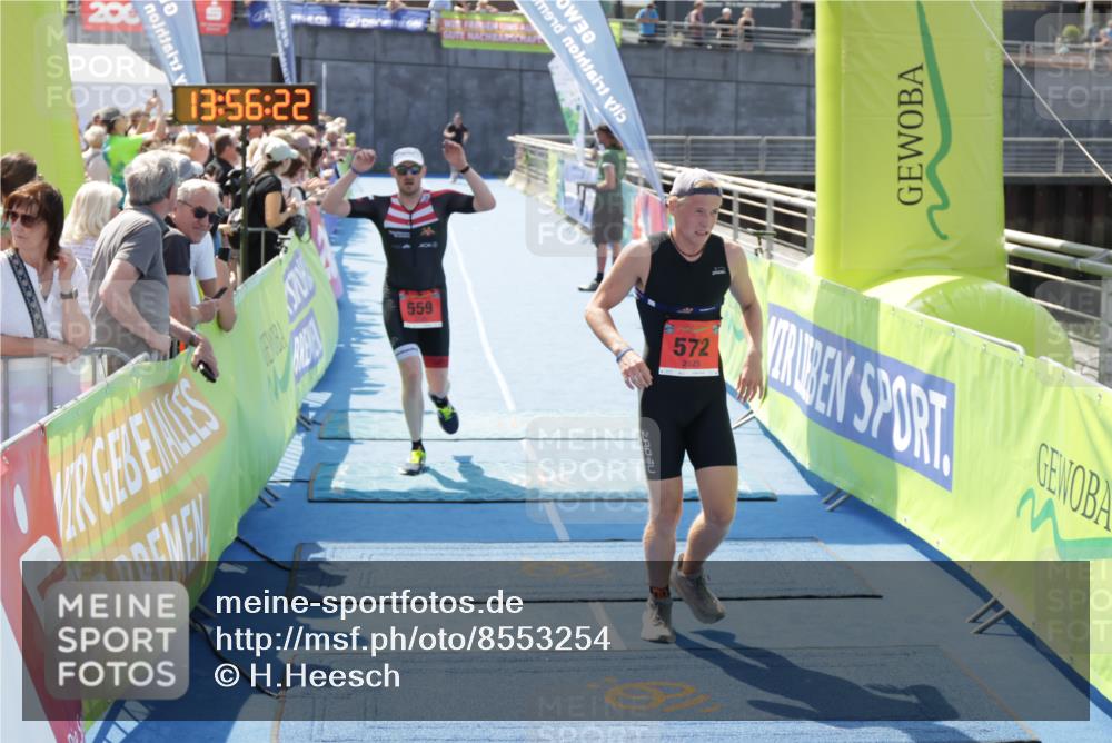 10.08.2025 - GEWOBA Citytriathlon Bremen H.Heesch http://msf.ph/oto/8553254 10.08.2025 13:56:25 Ziel 559, 572, 1010 meine-sportfotos.de