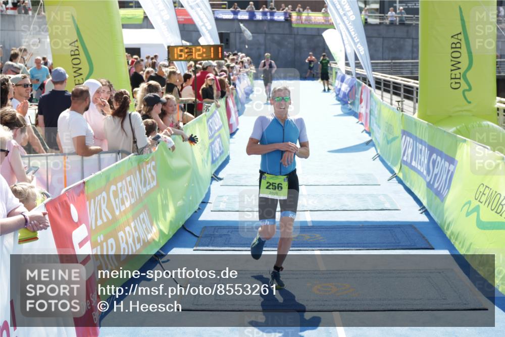10.08.2025 - GEWOBA Citytriathlon Bremen H.Heesch http://msf.ph/oto/8553261 10.08.2025 15:12:15 Ziel 65, 256 meine-sportfotos.de