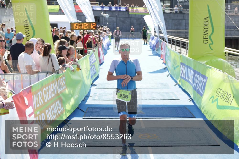 10.08.2025 - GEWOBA Citytriathlon Bremen H.Heesch http://msf.ph/oto/8553263 10.08.2025 15:12:16 Ziel 243, 256 meine-sportfotos.de
