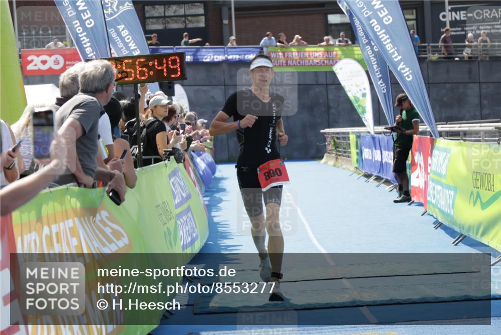 10.08.2025 - GEWOBA Citytriathlon Bremen H.Heesch http://msf.ph/oto/8553277 10.08.2025 13:56:53 Ziel 890 meine-sportfotos.de