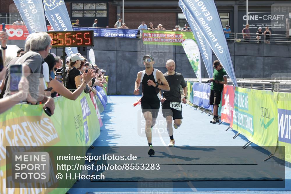 10.08.2025 - GEWOBA Citytriathlon Bremen H.Heesch http://msf.ph/oto/8553283 10.08.2025 13:56:59 Ziel 819, 890, 1006 meine-sportfotos.de
