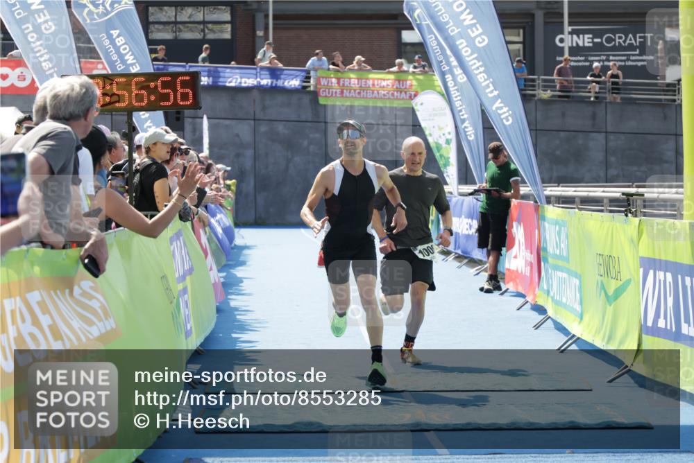 10.08.2025 - GEWOBA Citytriathlon Bremen H.Heesch http://msf.ph/oto/8553285 10.08.2025 13:56:59 Ziel 819, 890, 1006 meine-sportfotos.de