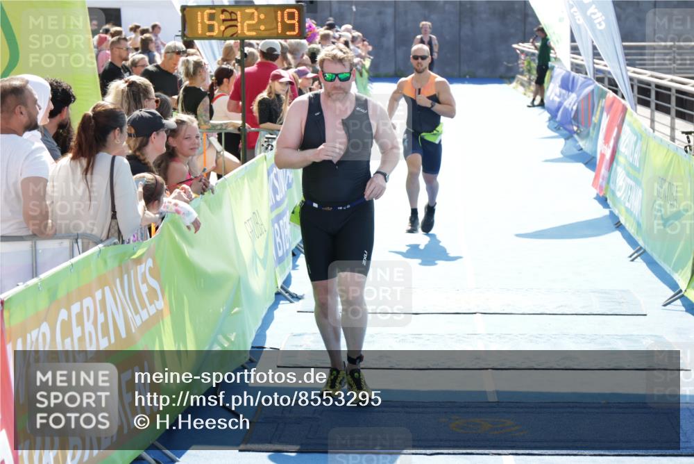 10.08.2025 - GEWOBA Citytriathlon Bremen H.Heesch http://msf.ph/oto/8553295 10.08.2025 15:12:23 Ziel 97, 243 meine-sportfotos.de