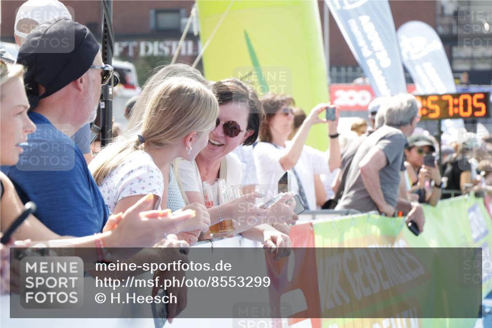 10.08.2025 - GEWOBA Citytriathlon Bremen H.Heesch http://msf.ph/oto/8553299 10.08.2025 13:57:09 Ziel 609 meine-sportfotos.de