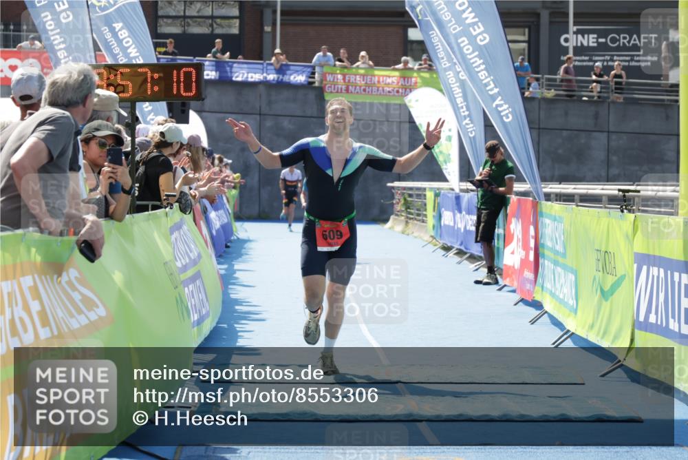 10.08.2025 - GEWOBA Citytriathlon Bremen H.Heesch http://msf.ph/oto/8553306 10.08.2025 13:57:13 Ziel 609 meine-sportfotos.de