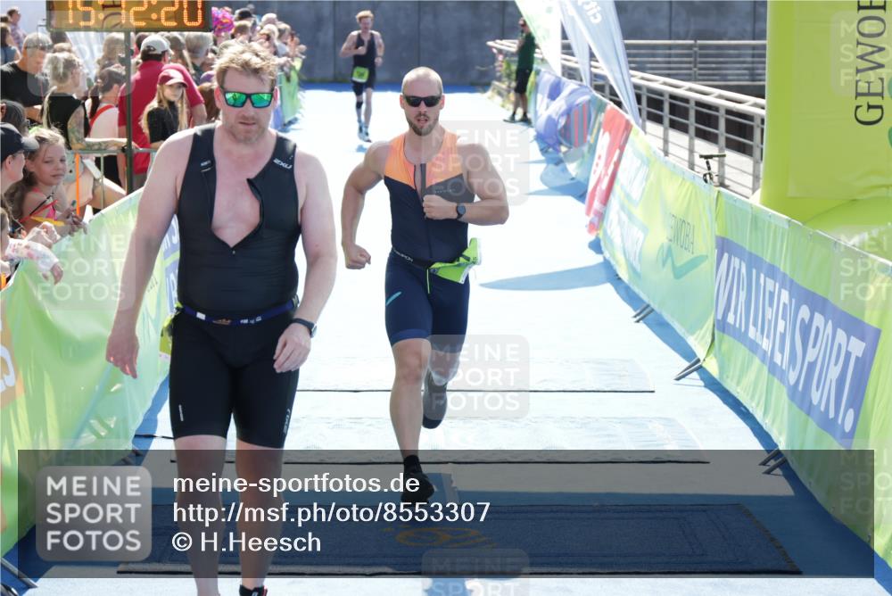 10.08.2025 - GEWOBA Citytriathlon Bremen H.Heesch http://msf.ph/oto/8553307 10.08.2025 15:12:24 Ziel 97, 243 meine-sportfotos.de