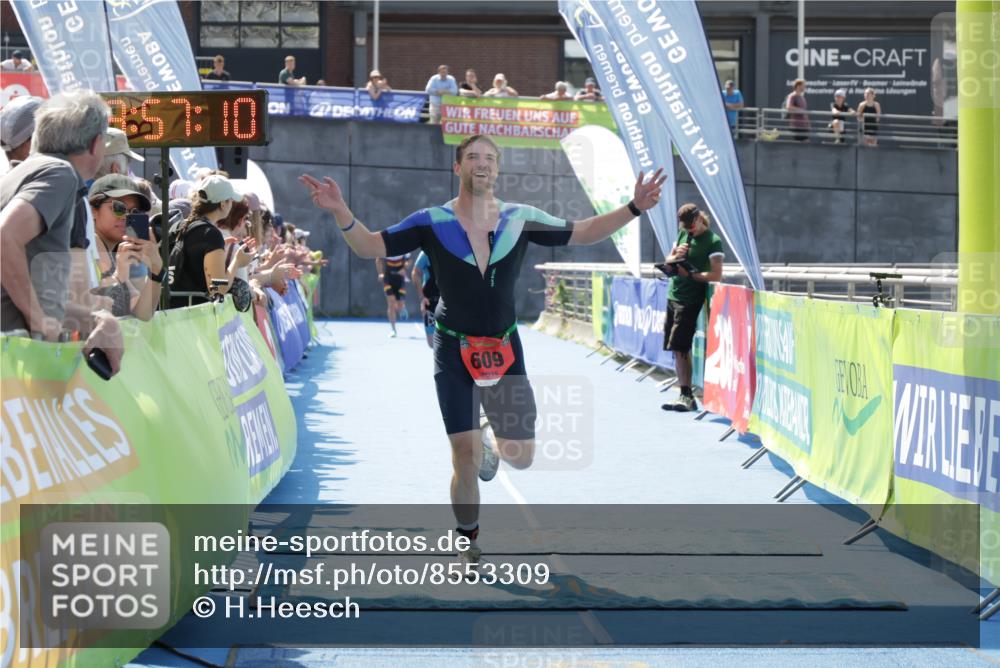 10.08.2025 - GEWOBA Citytriathlon Bremen H.Heesch http://msf.ph/oto/8553309 10.08.2025 13:57:13 Ziel 609 meine-sportfotos.de