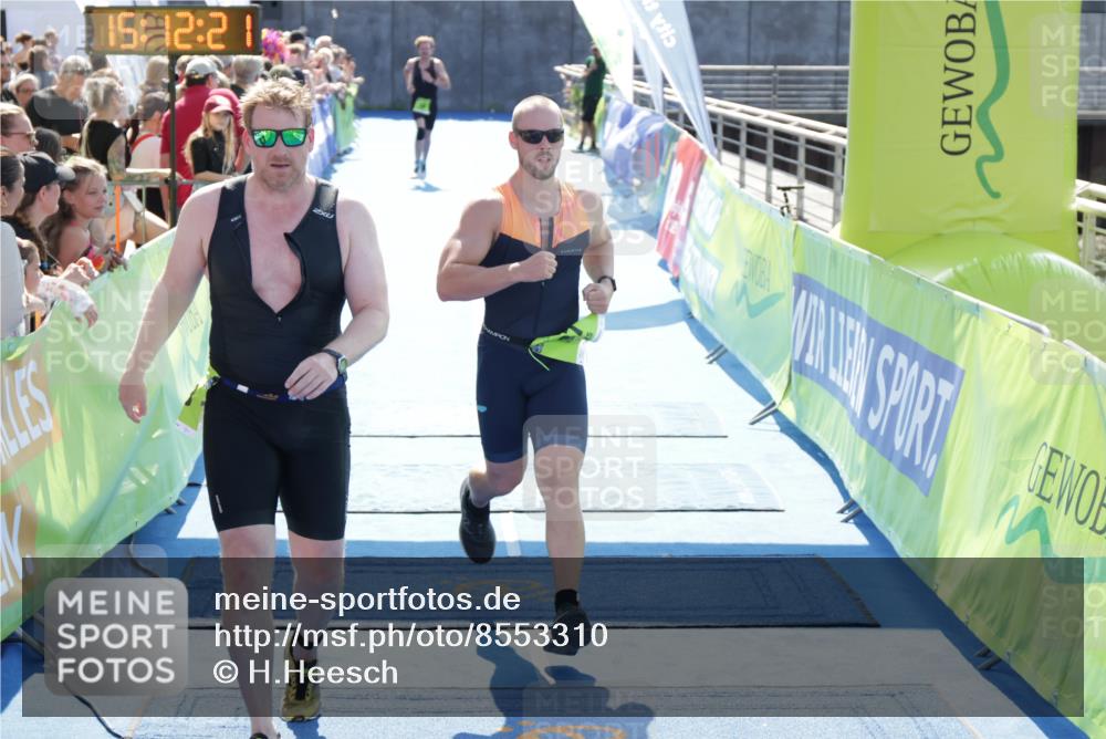 10.08.2025 - GEWOBA Citytriathlon Bremen H.Heesch http://msf.ph/oto/8553310 10.08.2025 15:12:24 Ziel 97, 243 meine-sportfotos.de