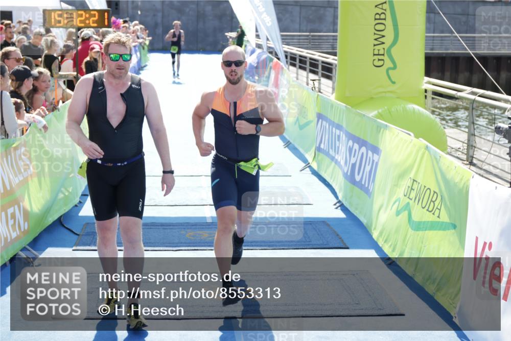 10.08.2025 - GEWOBA Citytriathlon Bremen H.Heesch http://msf.ph/oto/8553313 10.08.2025 15:12:25 Ziel 97, 122, 243 meine-sportfotos.de