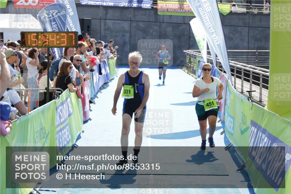 10.08.2025 - GEWOBA Citytriathlon Bremen H.Heesch http://msf.ph/oto/8553315 10.08.2025 15:44:41 Ziel 183, 331, 451 meine-sportfotos.de