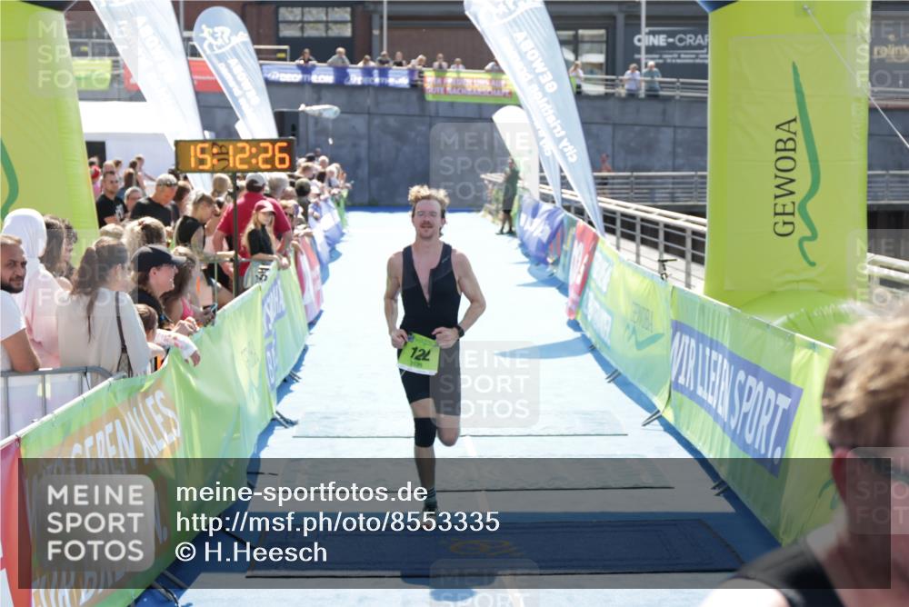 10.08.2025 - GEWOBA Citytriathlon Bremen H.Heesch http://msf.ph/oto/8553335 10.08.2025 15:12:30 Ziel 97, 122 meine-sportfotos.de