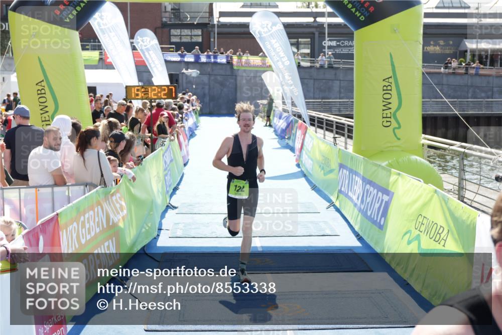 10.08.2025 - GEWOBA Citytriathlon Bremen H.Heesch http://msf.ph/oto/8553338 10.08.2025 15:12:30 Ziel 97, 122 meine-sportfotos.de