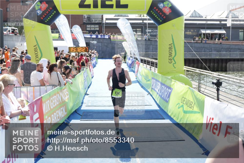 10.08.2025 - GEWOBA Citytriathlon Bremen H.Heesch http://msf.ph/oto/8553340 10.08.2025 15:12:31 Ziel 97, 122 meine-sportfotos.de
