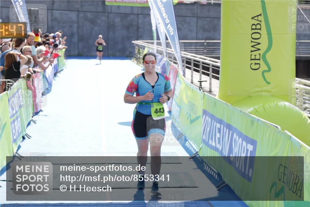 10.08.2025 - GEWOBA Citytriathlon Bremen H.Heesch http://msf.ph/oto/8553341 10.08.2025 15:44:51 Ziel 443 meine-sportfotos.de