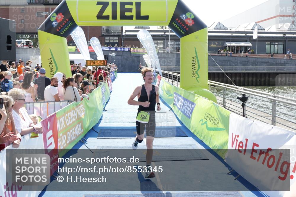 10.08.2025 - GEWOBA Citytriathlon Bremen H.Heesch http://msf.ph/oto/8553345 10.08.2025 15:12:31 Ziel 97, 122 meine-sportfotos.de