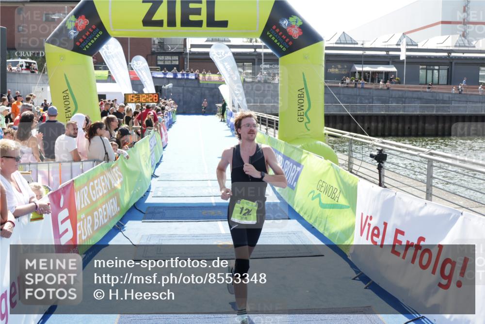 10.08.2025 - GEWOBA Citytriathlon Bremen H.Heesch http://msf.ph/oto/8553348 10.08.2025 15:12:31 Ziel 97, 122 meine-sportfotos.de