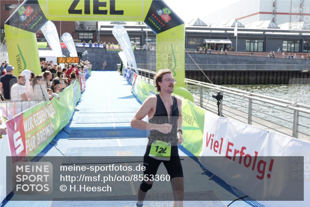 10.08.2025 - GEWOBA Citytriathlon Bremen H.Heesch http://msf.ph/oto/8553360 10.08.2025 15:12:32 Ziel 97, 122 meine-sportfotos.de