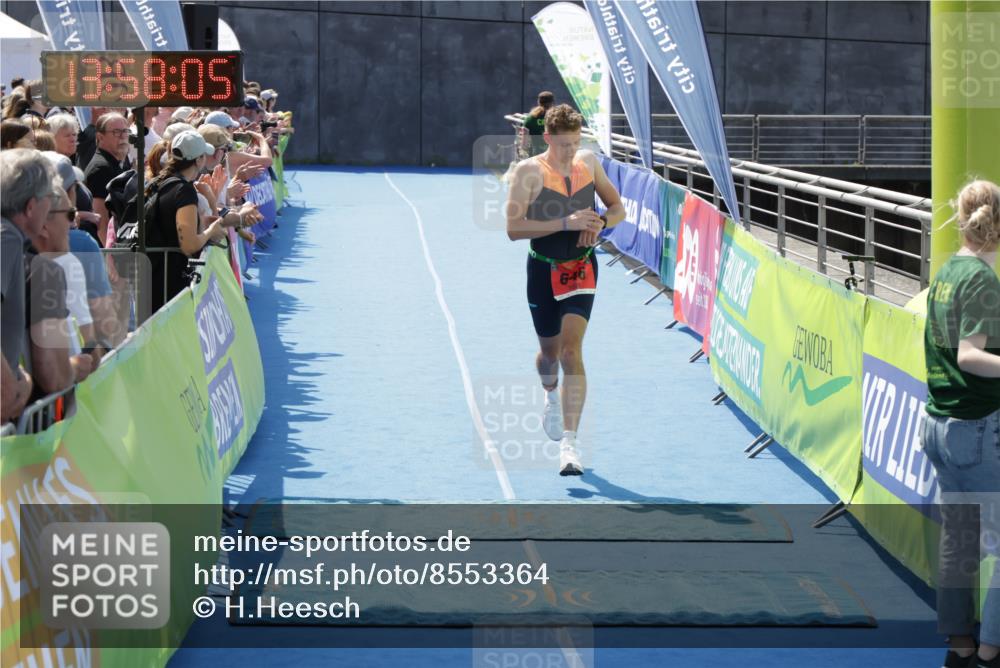 10.08.2025 - GEWOBA Citytriathlon Bremen H.Heesch http://msf.ph/oto/8553364 10.08.2025 13:58:09 Ziel 646 meine-sportfotos.de