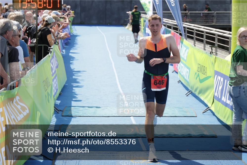 10.08.2025 - GEWOBA Citytriathlon Bremen H.Heesch http://msf.ph/oto/8553376 10.08.2025 13:58:10 Ziel 646 meine-sportfotos.de