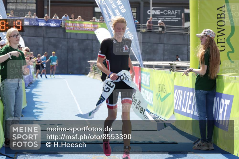 10.08.2025 - GEWOBA Citytriathlon Bremen H.Heesch http://msf.ph/oto/8553390 10.08.2025 13:58:23 Ziel 916 meine-sportfotos.de