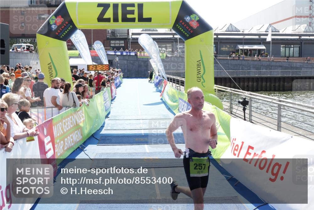 10.08.2025 - GEWOBA Citytriathlon Bremen H.Heesch http://msf.ph/oto/8553400 10.08.2025 15:12:42 Ziel 257 meine-sportfotos.de