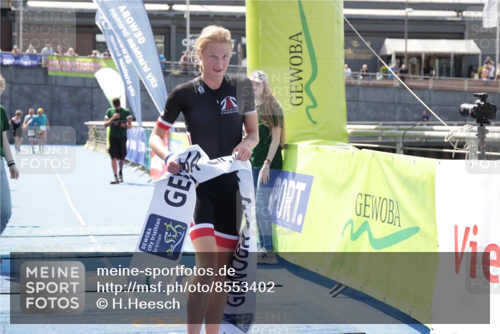 10.08.2025 - GEWOBA Citytriathlon Bremen H.Heesch http://msf.ph/oto/8553402 10.08.2025 13:58:24 Ziel 916 meine-sportfotos.de